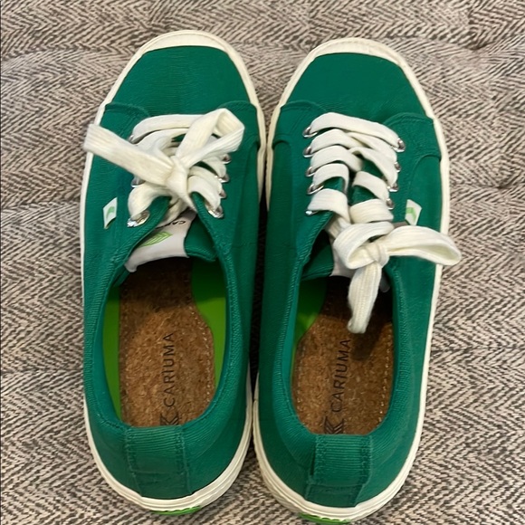 Cariuma Green Canvas Sneakers with White Laces size 6 - Picture 4 of 8